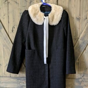 Adorable coat with fur collar